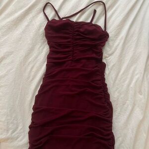 Windsor sz small. Worn once. Maroon. Bought for 30 asking 20. Price negotiable